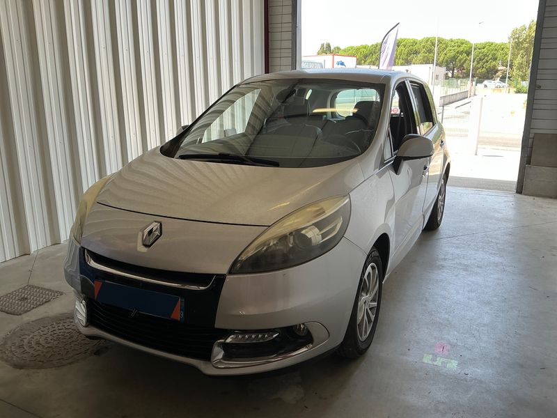 Renault Scenic 1.5 dCi — фото 1