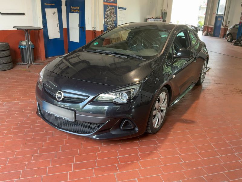 Opel Astra GTC 2.0 Turbo — 1/8