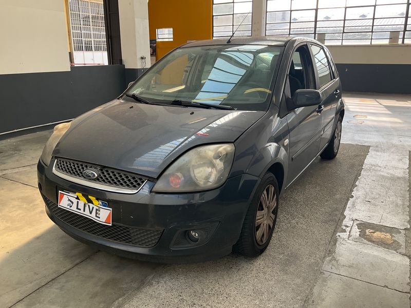 Ford Fiesta 1.25 — фото 1