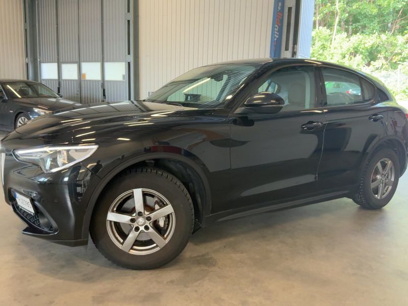 Alfa Romeo Stelvio 2.2 JTDM — 1/8