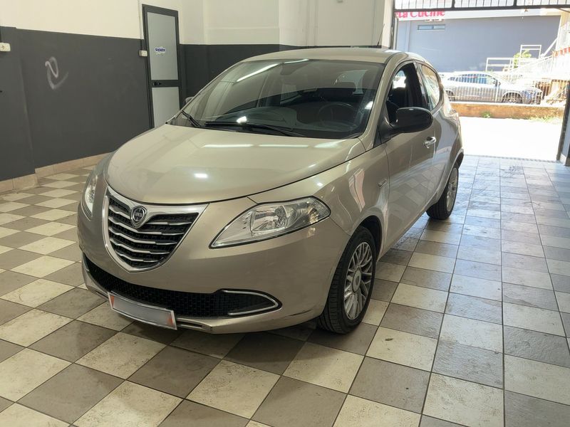 Lancia Ypsilon 1.2 — 1/8