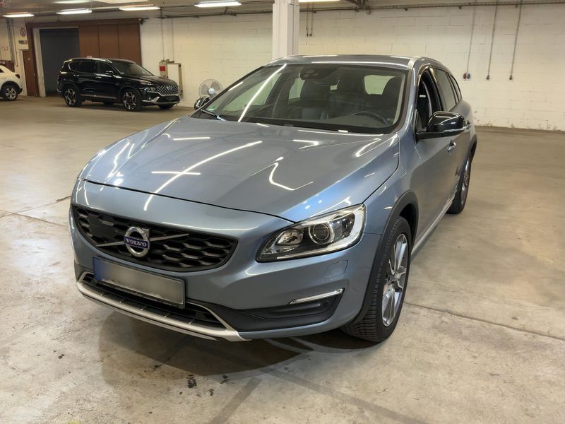 Volvo V60 Cross Country 2.0 T5 — фото 1
