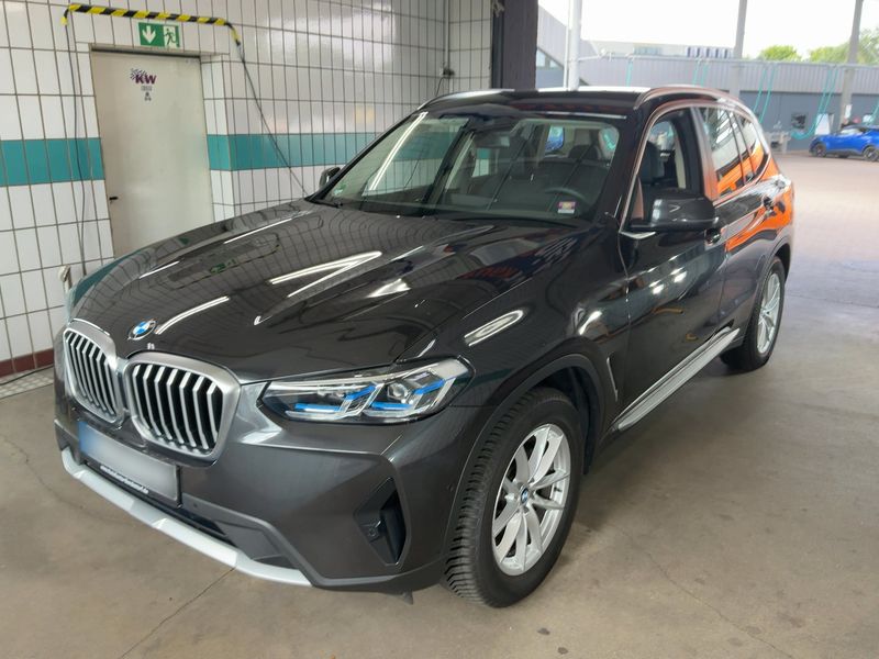 BMW X3 xDrive 20i Mild-Hybrid — 1/8