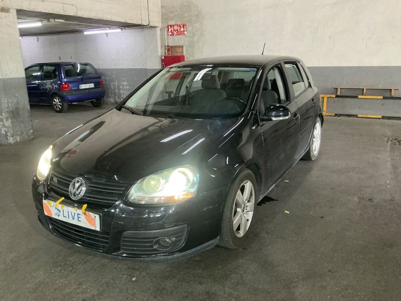 Volkswagen Golf V 1.9 TDI — 1/8