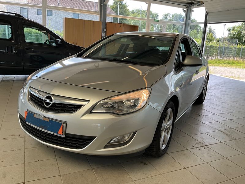 Opel Astra 1.7 CDTI — 1/8