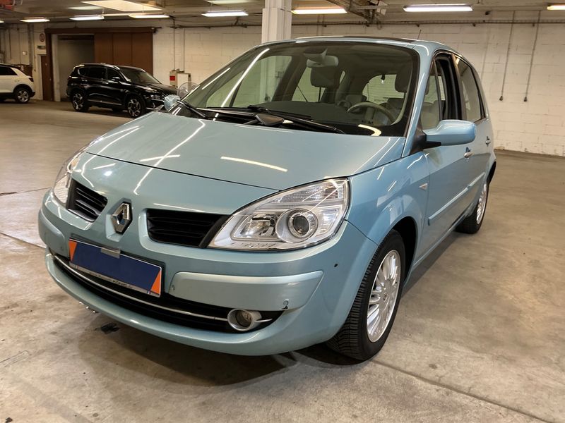 Renault Scenic 1.6 — 1/8