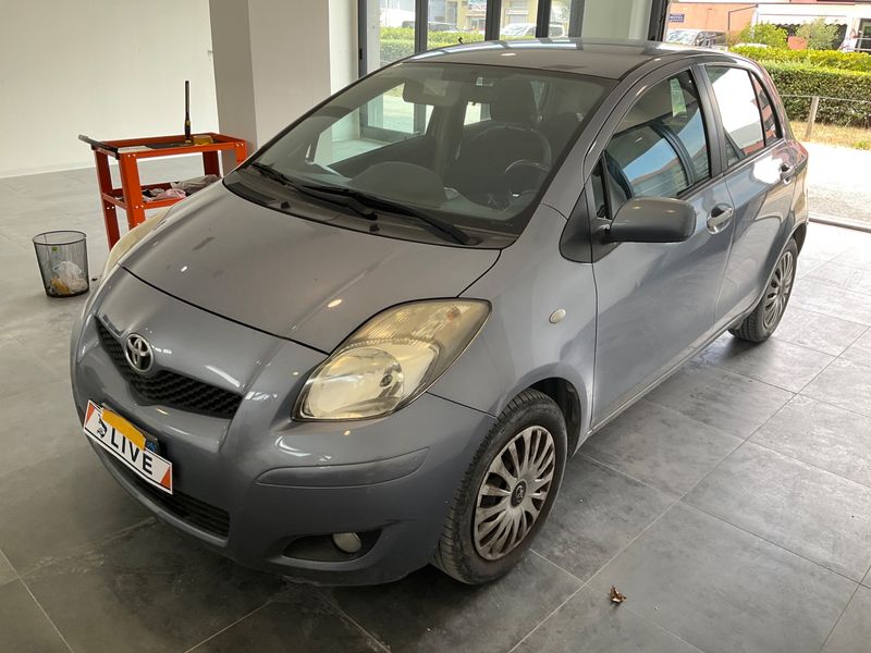Toyota Yaris 1.33 Dual VVT-i — 1/8