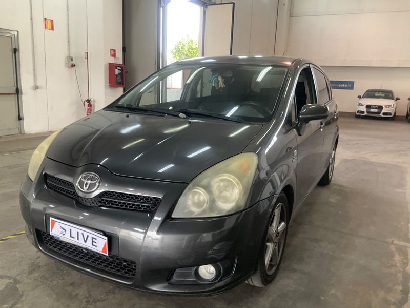 Toyota Corolla Verso 2.2 D-4D — 1/8