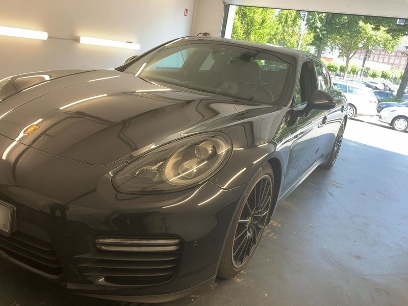 Porsche Panamera GTS — 1/8