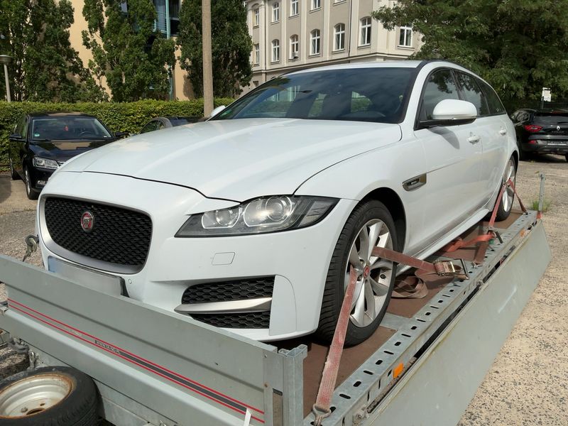 Jaguar XF 20d — 1/8