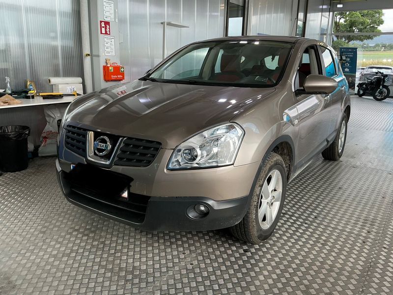 Nissan Qashqai 1.6 — 1/8