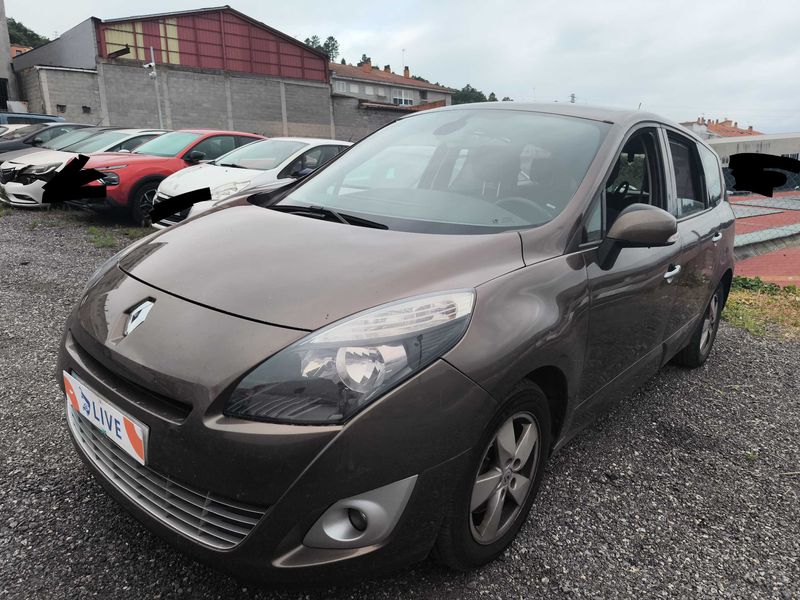 Renault Grand Scenic 1.9 dCi — 1/8