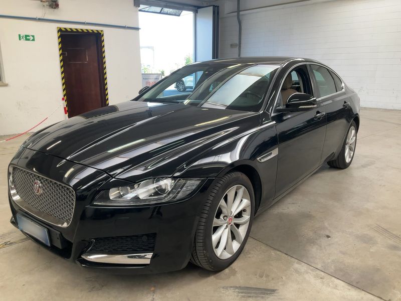 Jaguar XF 20d — 1/8