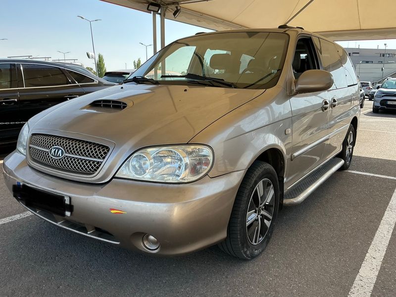 Kia Carnival 2.9 CRDi — 1/8