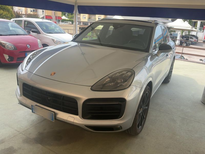 Porsche Cayenne E-Hybrid — 1/8