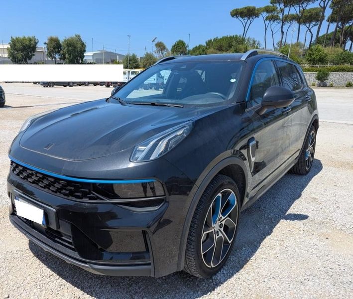 Lynk & Co 01 1.5 Plug-in Hybrid — 1/8