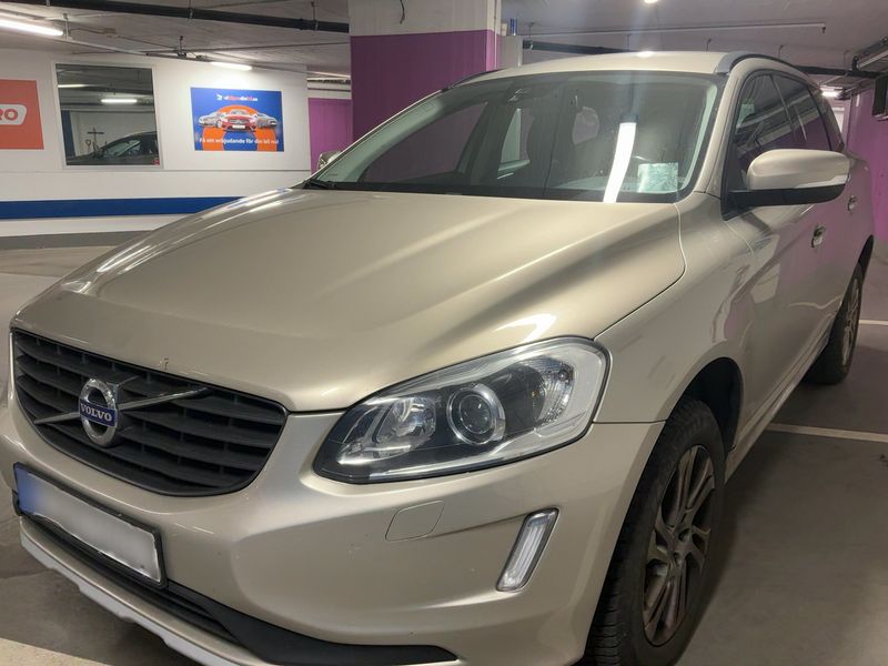 Volvo XC60 2.0 D3 — 1/8
