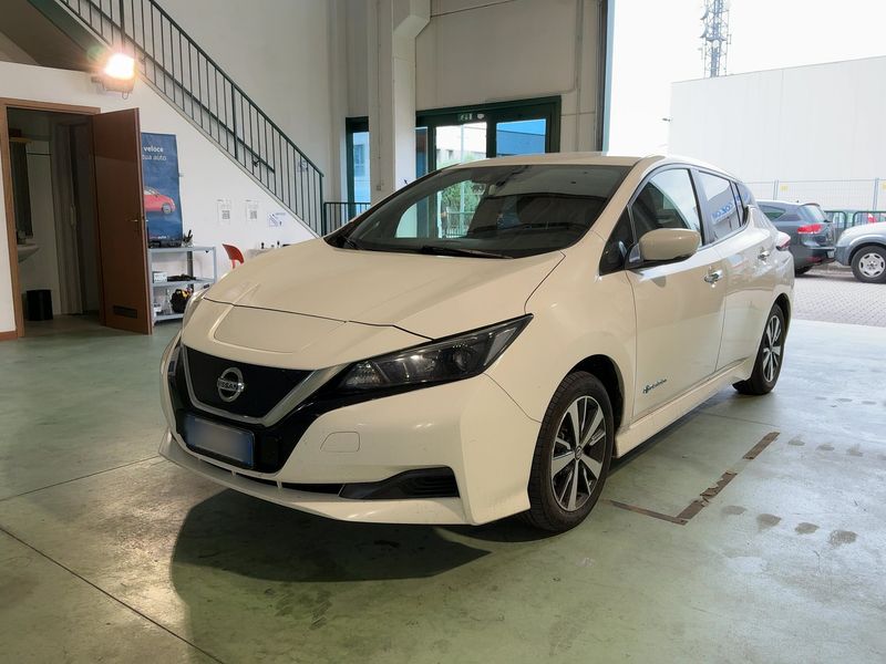 Nissan Leaf electric drive 110 kW — 1/8