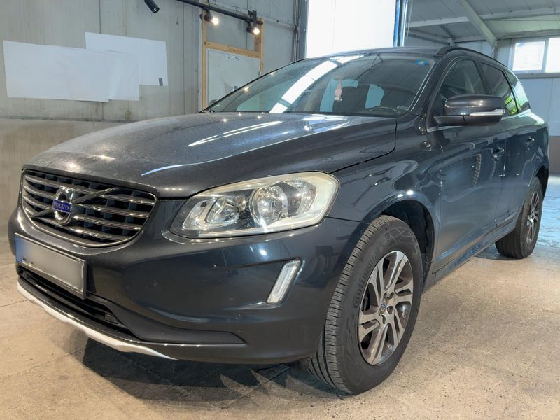 Volvo XC60 2.0 D4 — 1/8