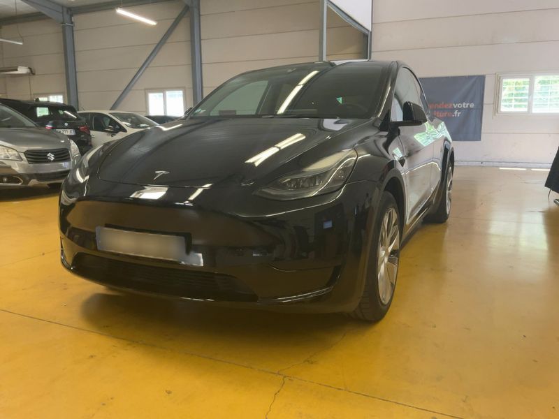 Tesla Model Y Standard Range — 1/8