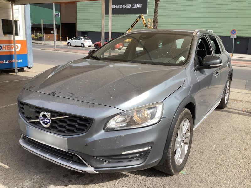 Volvo V60 Cross Country 2.0 D3 — 1/8