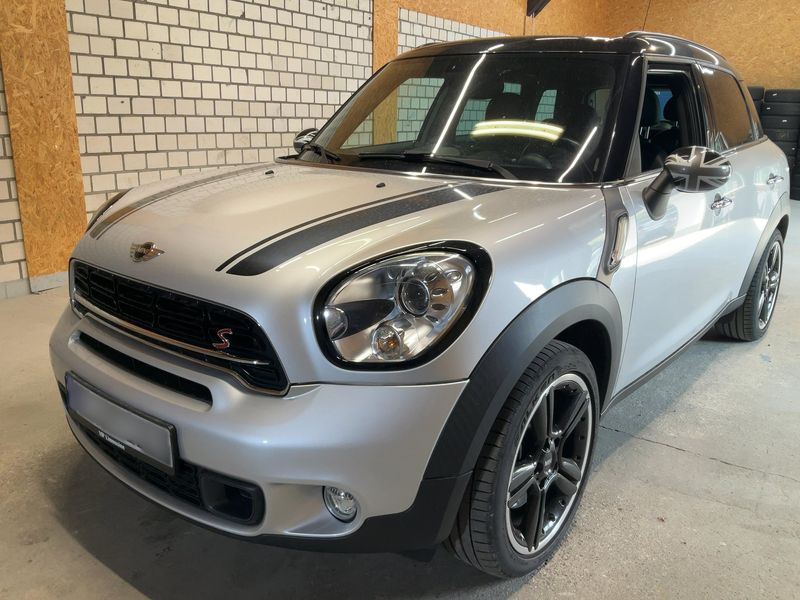MINI Countryman Cooper S — 1/8