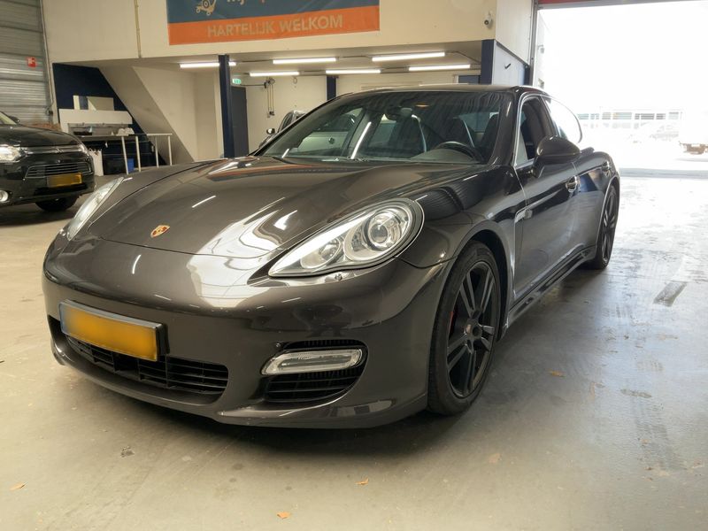 Porsche Panamera Turbo — 1/8