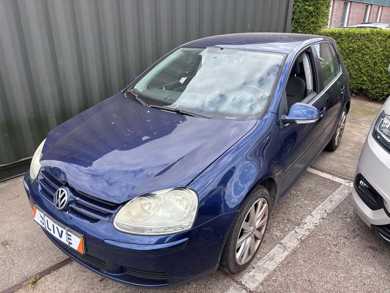 Volkswagen Golf V 1.6 FSI — 1/8