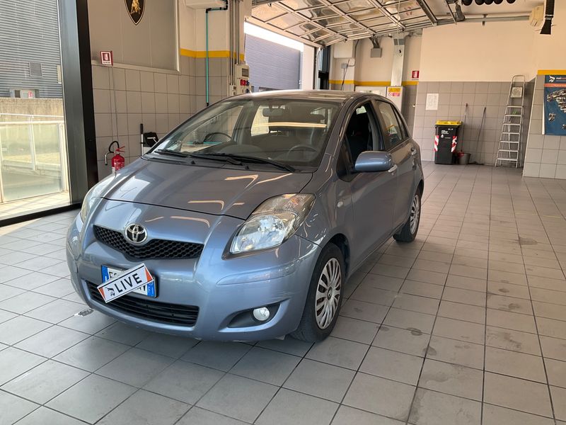 Toyota Yaris 1.33 Dual VVT-i — 1/8