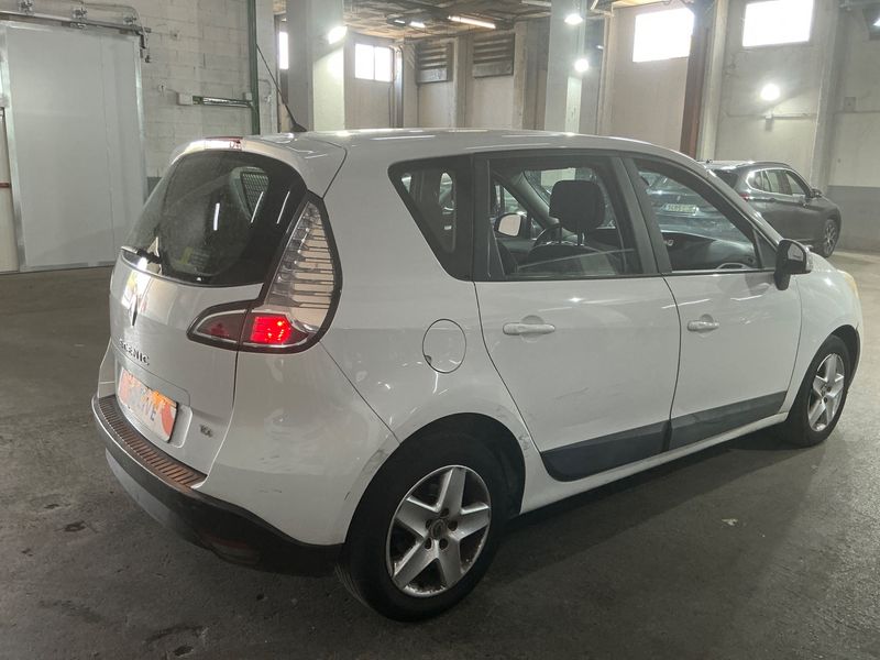 Renault Scenic 1.6 — 1/8