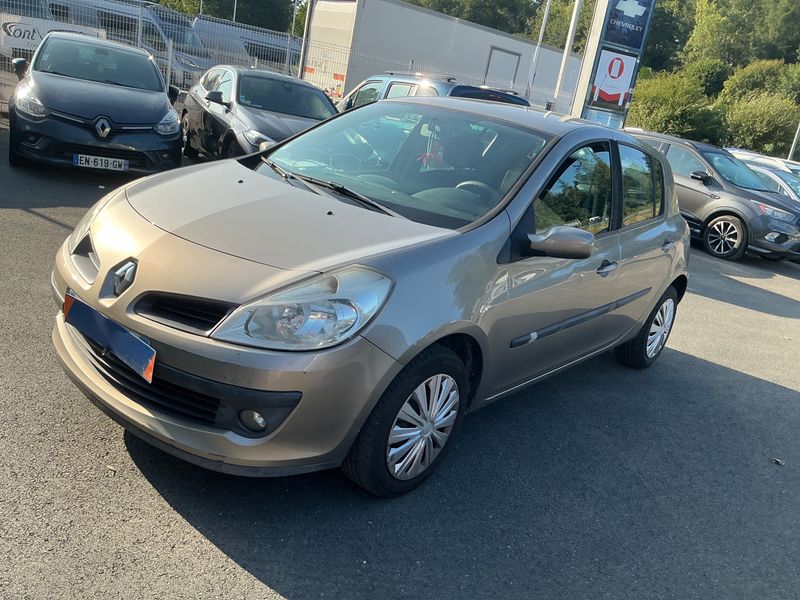 Renault Clio 1.5 dCi — фото 1