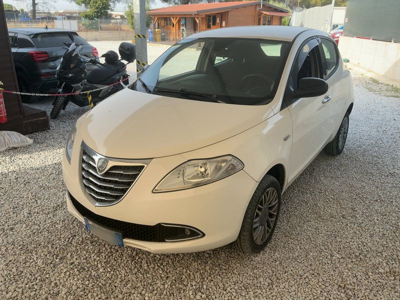 Lancia Ypsilon 0.9 TwinAir — 1/8