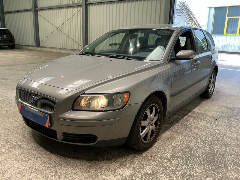 Volvo V50 2.4 — 1/8