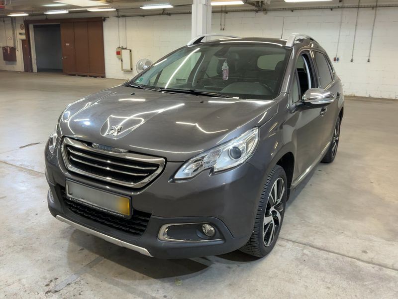 Peugeot 2008 1.2 PureTech — 1/8