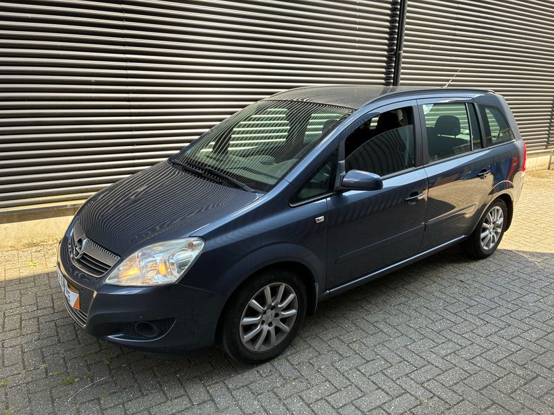 Opel Zafira 1.8 — 1/8