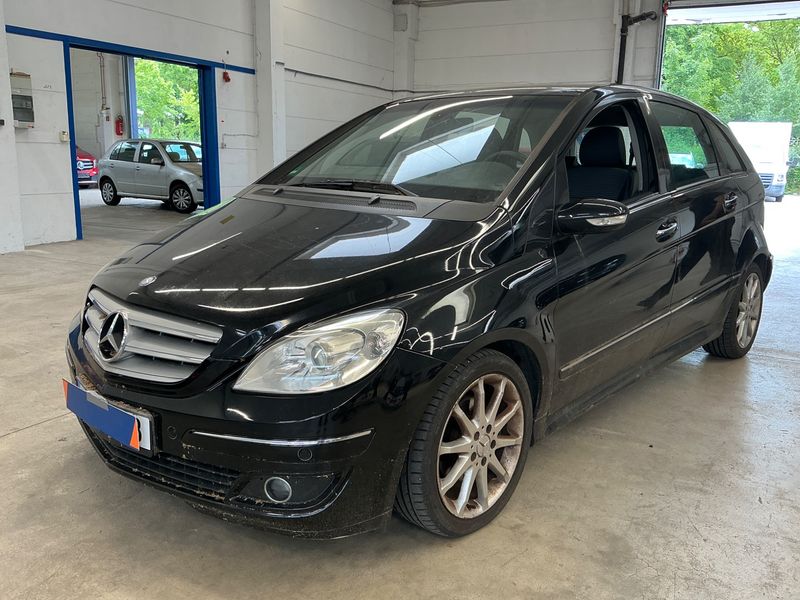 Mercedes-Benz B-Klasse B 200 CDI — 1/8
