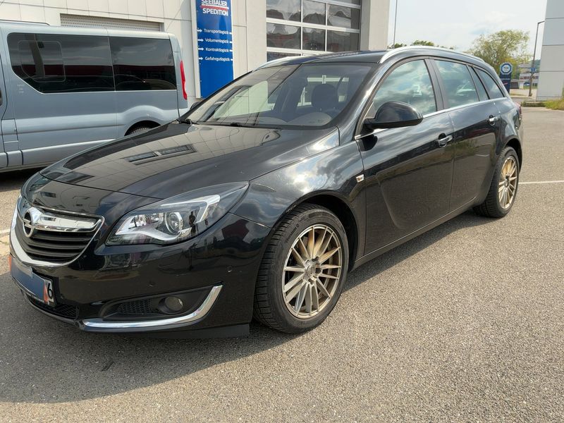 Opel Insignia Sports Tourer 2.0 CDTI — 1/8
