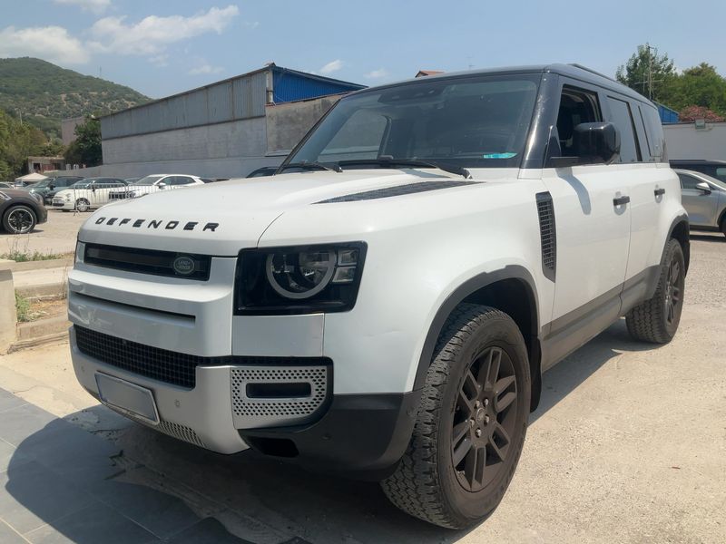 Land Rover Defender D240 — 1/8