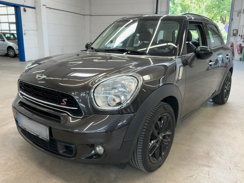 MINI Countryman Cooper S — 1/8