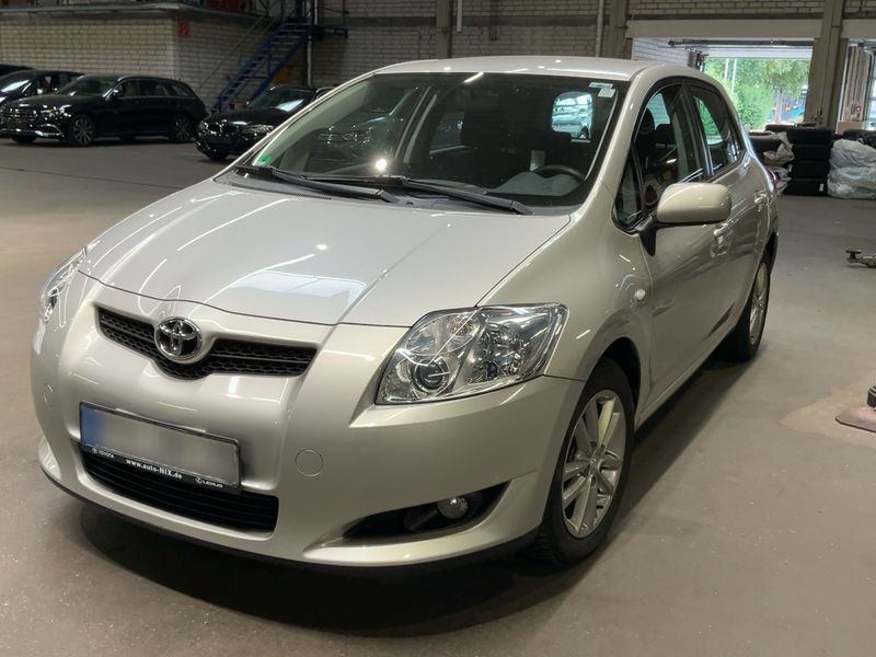 Toyota Auris 1.3 — 1/8