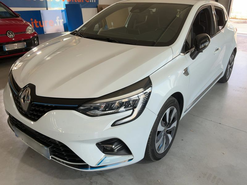 Renault Clio 1.6 Hybrid E-Tech — 1/8
