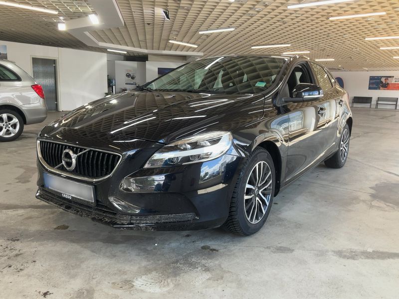 Volvo V40 2.0 T2 — 1/8
