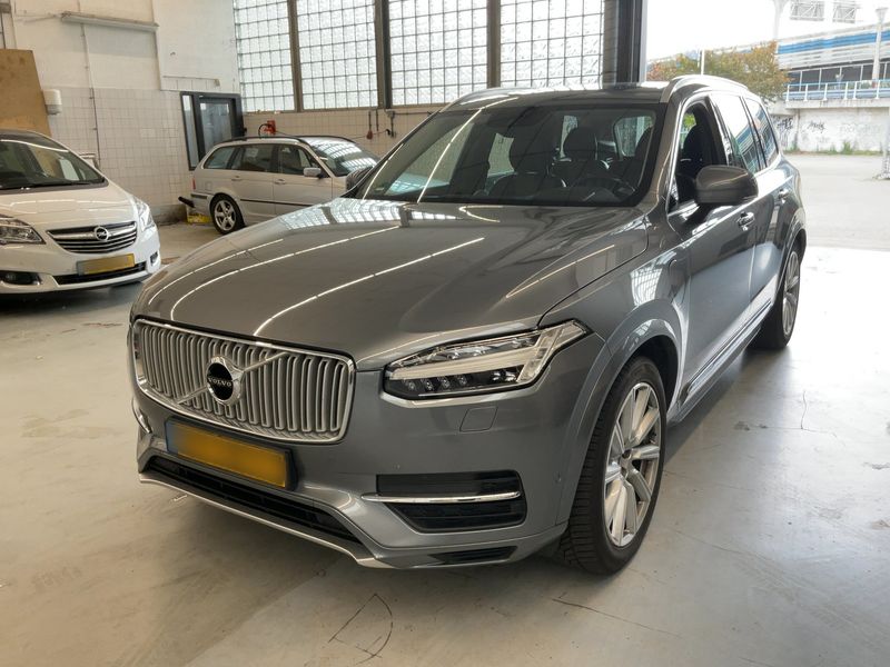 Volvo XC90 2.0 T6 Plug-in Hybrid — 1/8