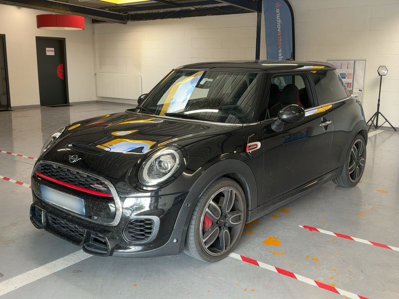 MINI MINI John Cooper Works — 1/8
