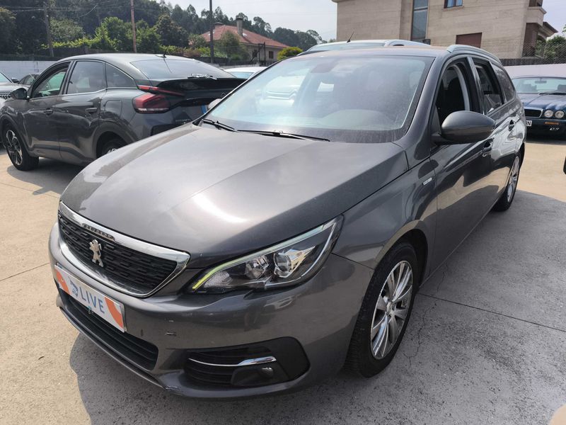 Peugeot 308 1.2 PureTech — 1/8