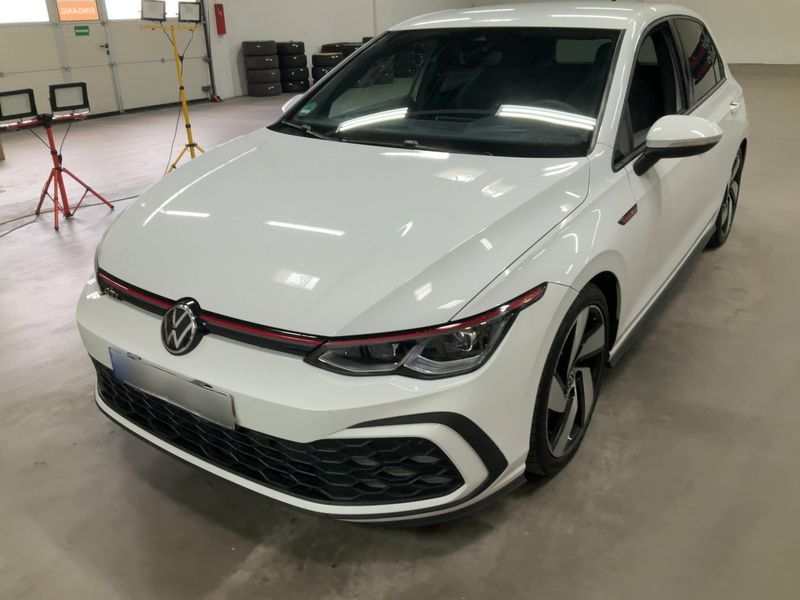 Volkswagen Golf VIII 2.0 TSI — 1/8