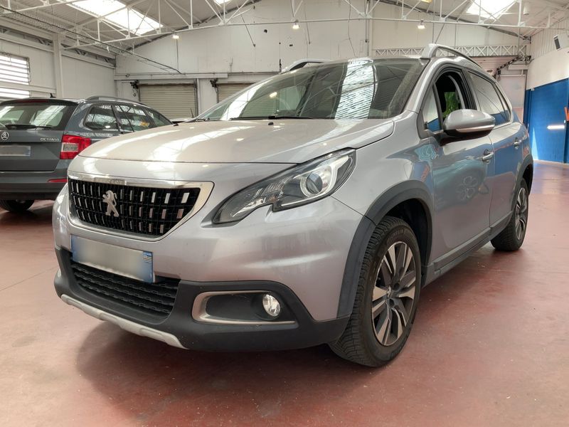 Peugeot 2008 1.2 PureTech — 1/8