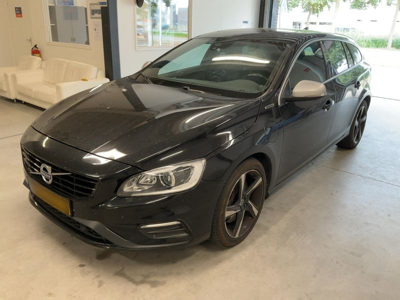 Volvo V60 2.4 D6 Plug-in Hybrid — 1/8