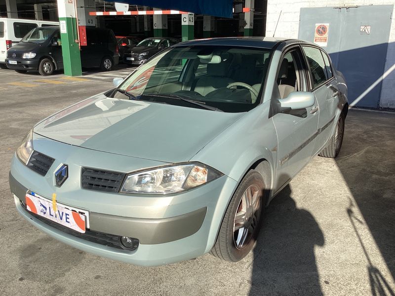 Renault Megane 1.6 — 1/8