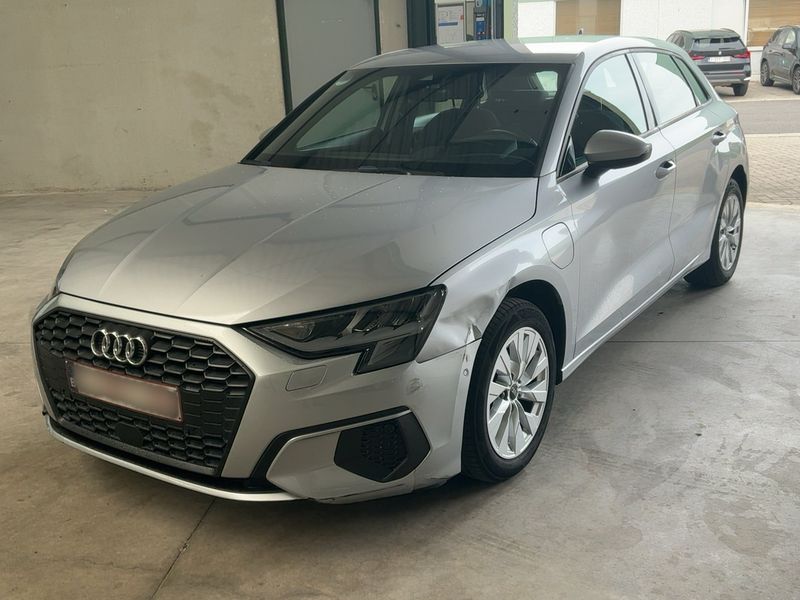 Audi A3 Sportback 40 TFSIe — фото 1